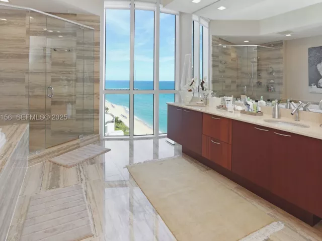 3-bedroom condo for sale in Sunny Isles Beach - 15901 Collins Ave 1101 - MondialRealty