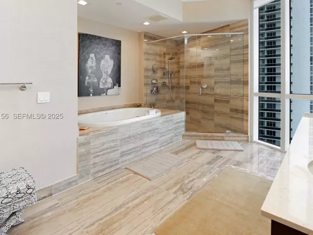 3-bedroom condo for sale in Sunny Isles Beach - 15901 Collins Ave 1101 - MondialRealty