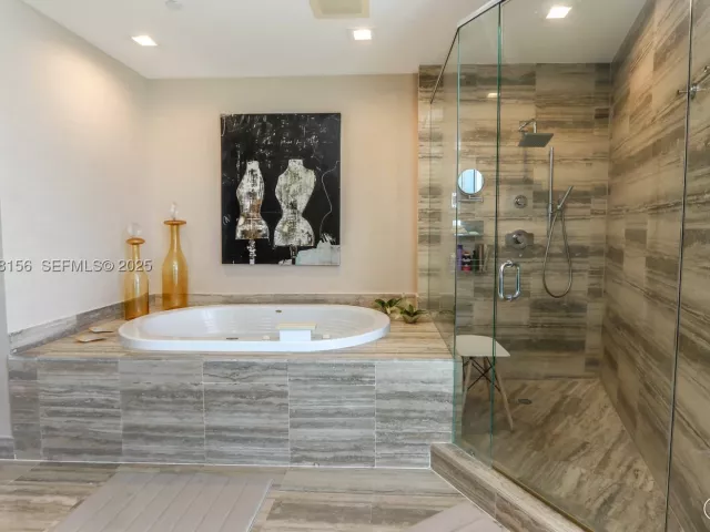 3-bedroom condo for sale in Sunny Isles Beach - 15901 Collins Ave 1101 - MondialRealty