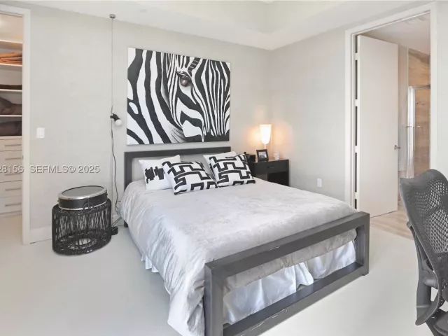 3-bedroom condo for sale in Sunny Isles Beach - 15901 Collins Ave 1101 - MondialRealty