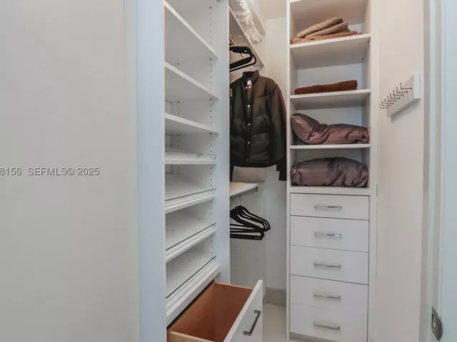 3-bedroom condo for sale in Sunny Isles Beach - 15901 Collins Ave 1101 - MondialRealty