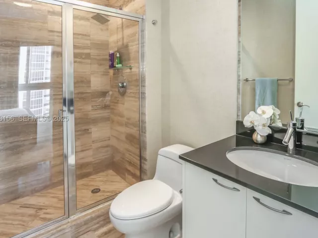 3-bedroom condo for sale in Sunny Isles Beach - 15901 Collins Ave 1101 - MondialRealty