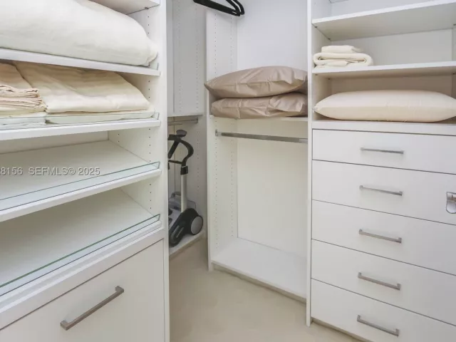3-bedroom condo for sale in Sunny Isles Beach - 15901 Collins Ave 1101 - MondialRealty