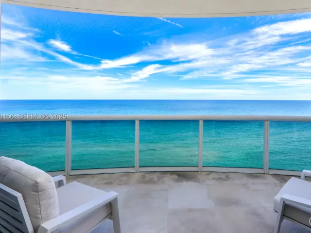 3-bedroom condo for sale in Sunny Isles Beach - 15901 Collins Ave 1101 - MondialRealty