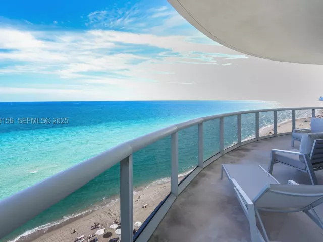 3-bedroom condo for sale in Sunny Isles Beach - 15901 Collins Ave 1101 - MondialRealty