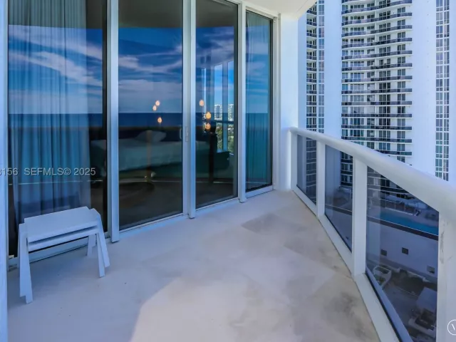 3-bedroom condo for sale in Sunny Isles Beach - 15901 Collins Ave 1101 - MondialRealty