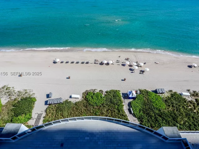 3-bedroom condo for sale in Sunny Isles Beach - 15901 Collins Ave 1101 - MondialRealty