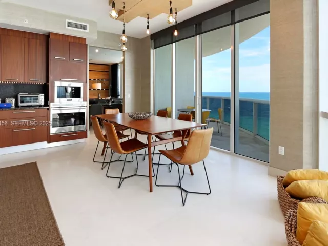 3-bedroom condo for sale in Sunny Isles Beach - 15901 Collins Ave 1101 - MondialRealty