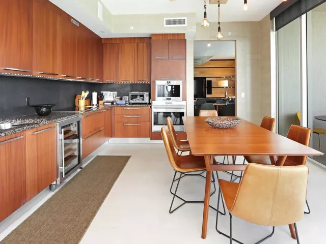 3-bedroom condo for sale in Sunny Isles Beach - 15901 Collins Ave 1101 - MondialRealty