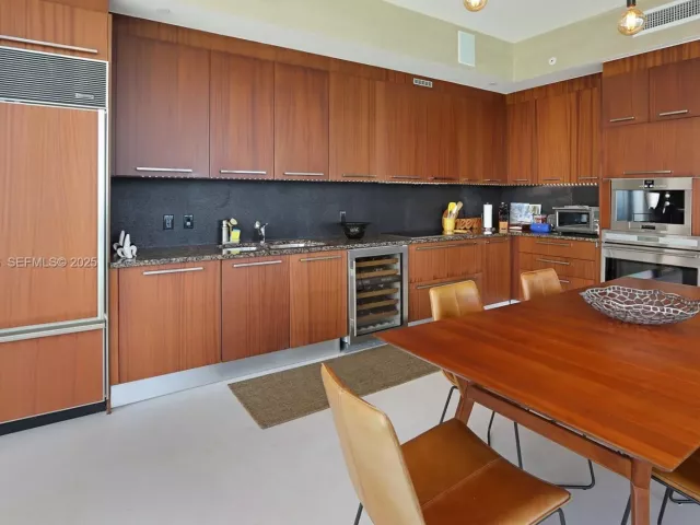 3-bedroom condo for sale in Sunny Isles Beach - 15901 Collins Ave 1101 - MondialRealty