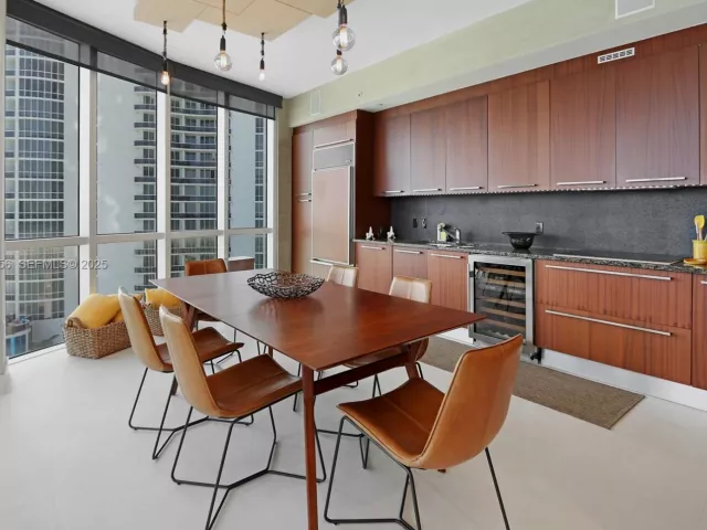 3-bedroom condo for sale in Sunny Isles Beach - 15901 Collins Ave 1101 - MondialRealty