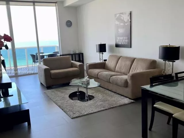 1-bedroom condo for sale in Sunny Isles Beach - 18201 Collins Ave 3802 - MondialRealty