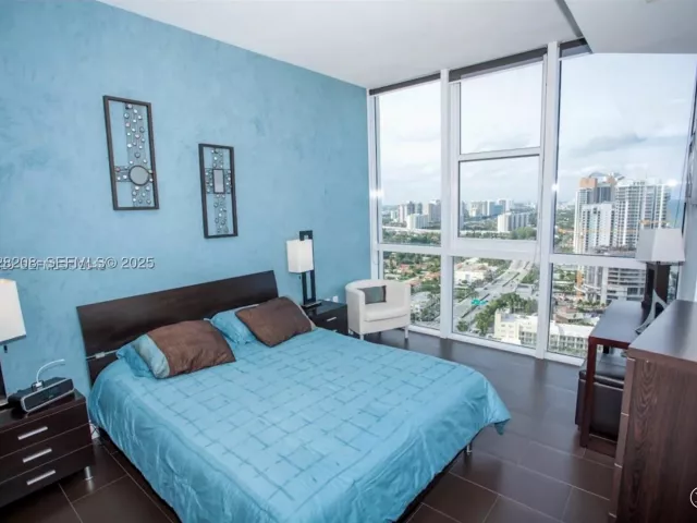 1-bedroom condo for sale in Sunny Isles Beach - 18201 Collins Ave 3802 - MondialRealty