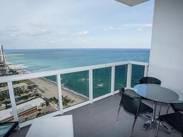 1-bedroom condo for sale in Sunny Isles Beach - 18201 Collins Ave 3802 - MondialRealty