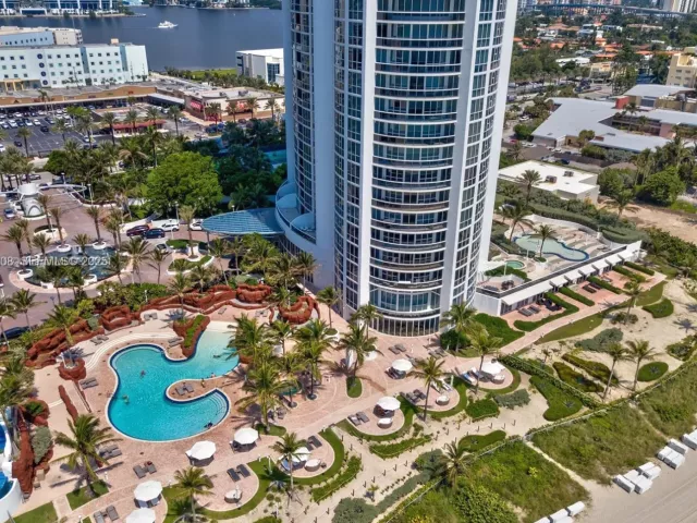 1-bedroom condo for sale in Sunny Isles Beach - 18201 Collins Ave 3802 - MondialRealty