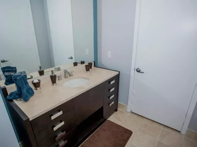 1-bedroom condo for sale in Sunny Isles Beach - 18201 Collins Ave 3802 - MondialRealty