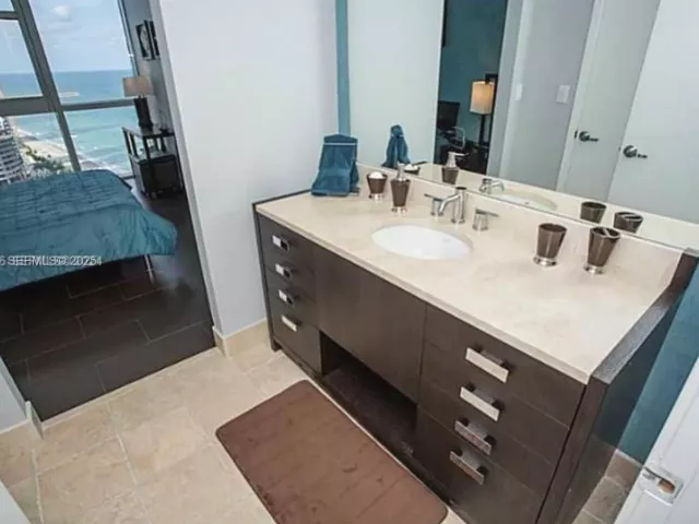 1-bedroom condo for sale in Sunny Isles Beach - 18201 Collins Ave 3802 - MondialRealty