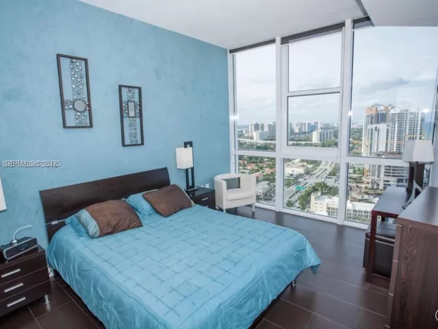 1-bedroom condo for sale in Sunny Isles Beach - 18201 Collins Ave 3802 - MondialRealty