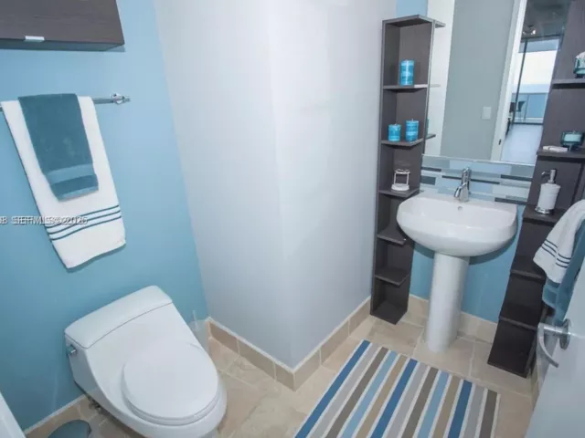 1-bedroom condo for sale in Sunny Isles Beach - 18201 Collins Ave 3802 - MondialRealty