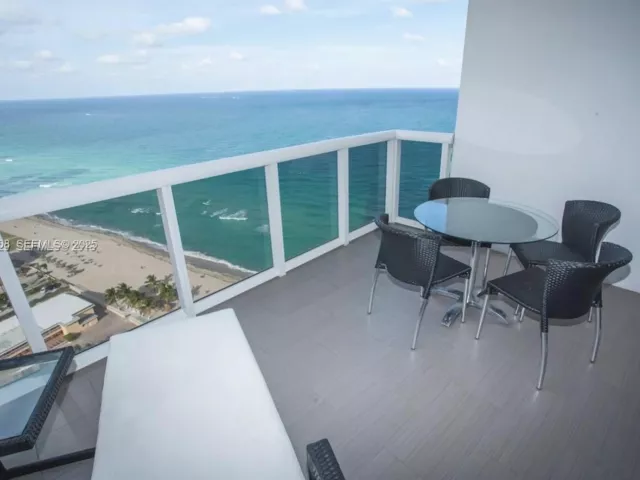 1-bedroom condo for sale in Sunny Isles Beach - 18201 Collins Ave 3802 - MondialRealty