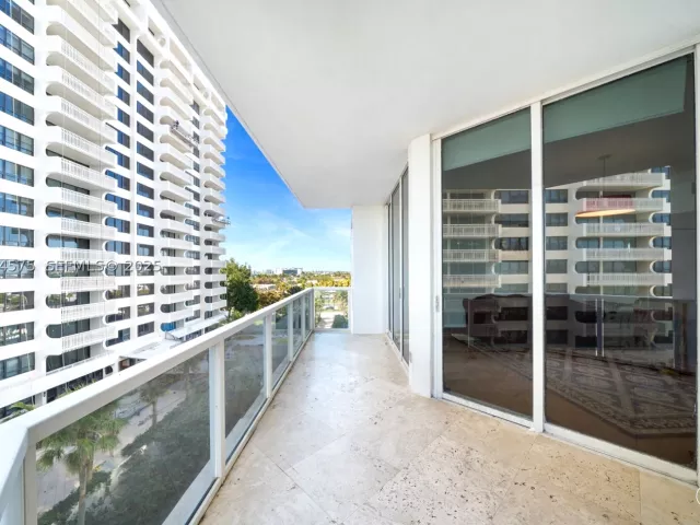 4-bedroom condo for rent in Bal Harbour - 10225 Collins Ave 404 - MondialRealty