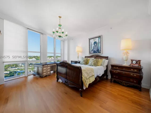 4-bedroom condo for rent in Bal Harbour - 10225 Collins Ave 404 - MondialRealty