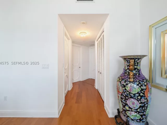 4-bedroom condo for rent in Bal Harbour - 10225 Collins Ave 404 - MondialRealty