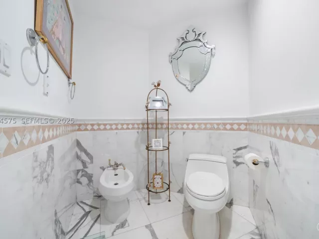 4-bedroom condo for rent in Bal Harbour - 10225 Collins Ave 404 - MondialRealty
