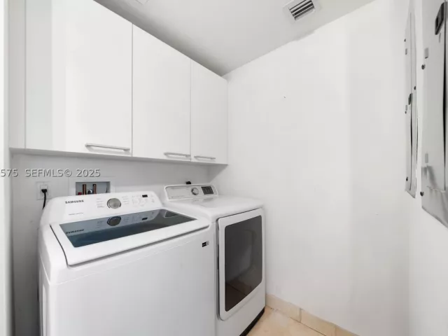 4-bedroom condo for rent in Bal Harbour - 10225 Collins Ave 404 - MondialRealty