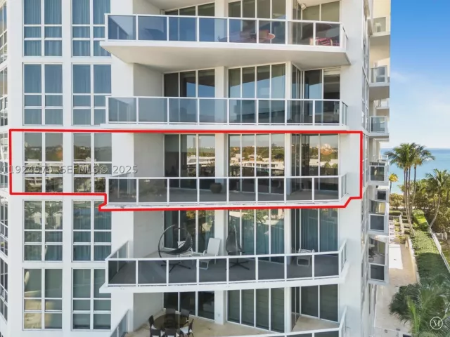 4-bedroom condo for rent in Bal Harbour - 10225 Collins Ave 404 - MondialRealty