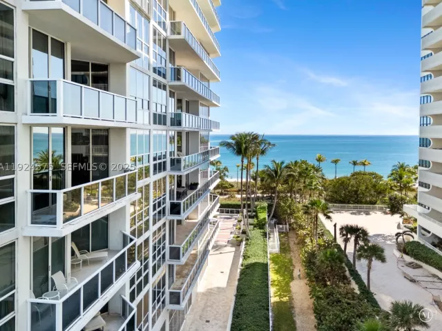 4-bedroom condo for rent in Bal Harbour - 10225 Collins Ave 404 - MondialRealty