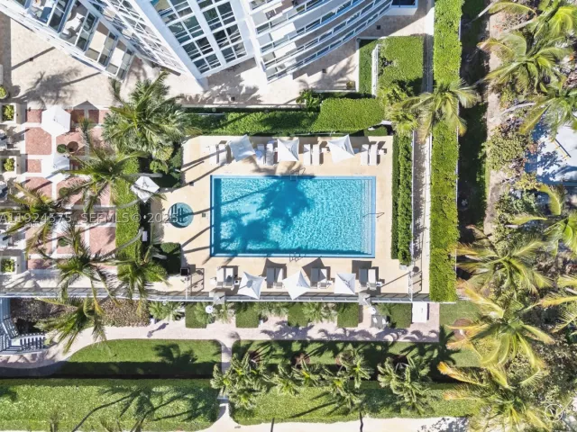 4-bedroom condo for rent in Bal Harbour - 10225 Collins Ave 404 - MondialRealty