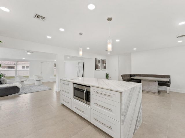 Home for sale at 521 NE 32nd Street - photo 6894873