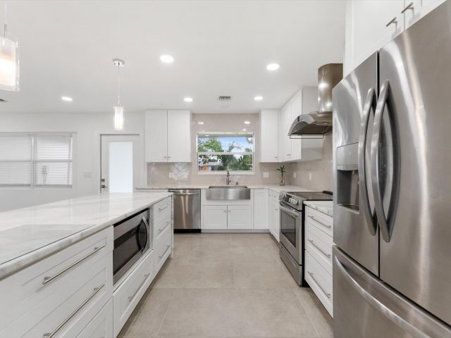 Home for sale at 521 NE 32nd Street - photo 6894874