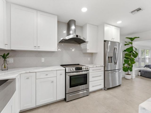 Home for sale at 521 NE 32nd Street - photo 6894875