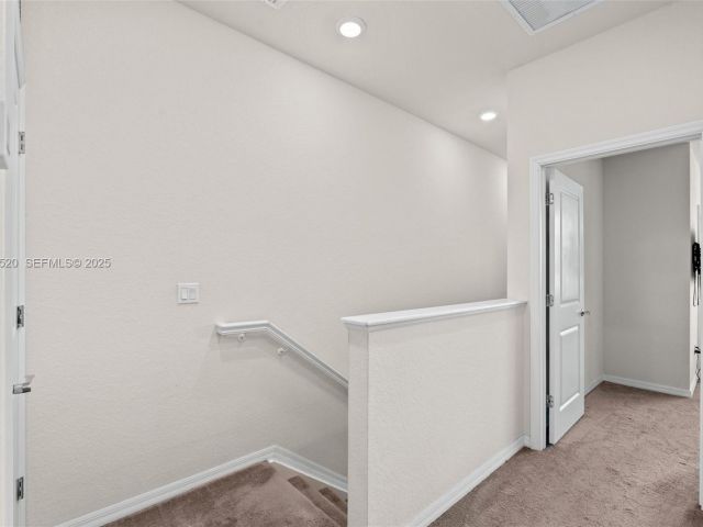 3-bedroom home for rent in Hollywood - 1190 Eucalyptus Dr 5 - MondialRealty