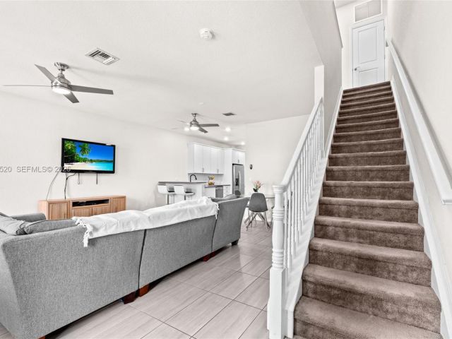 3-bedroom home for rent in Hollywood - 1190 Eucalyptus Dr 5 - MondialRealty