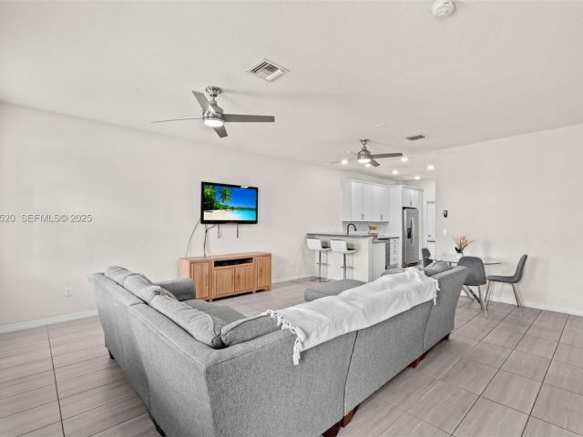 3-bedroom home for rent in Hollywood - 1190 Eucalyptus Dr 5 - MondialRealty