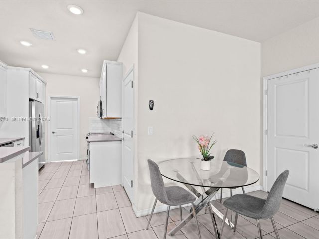 3-bedroom home for rent in Hollywood - 1190 Eucalyptus Dr 5 - MondialRealty