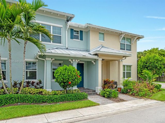 3-bedroom home for rent in Hollywood - 1190 Eucalyptus Dr 5 - MondialRealty