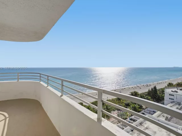 2-bedroom condo for sale in Miami Beach - 5555 Collins Ave 12N - MondialRealty