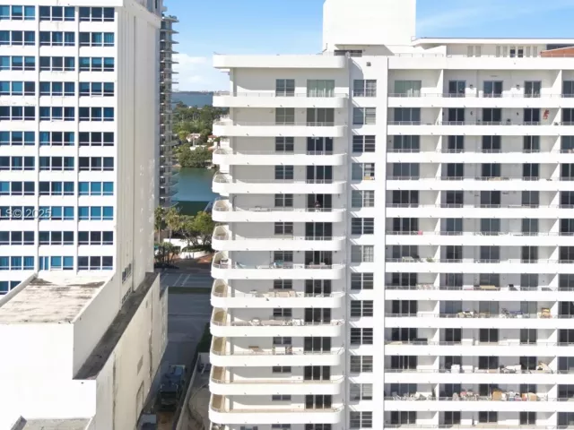 2-bedroom condo for sale in Miami Beach - 5555 Collins Ave 12N - MondialRealty