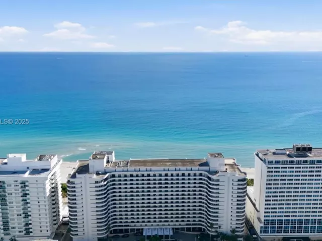 2-bedroom condo for sale in Miami Beach - 5555 Collins Ave 12N - MondialRealty