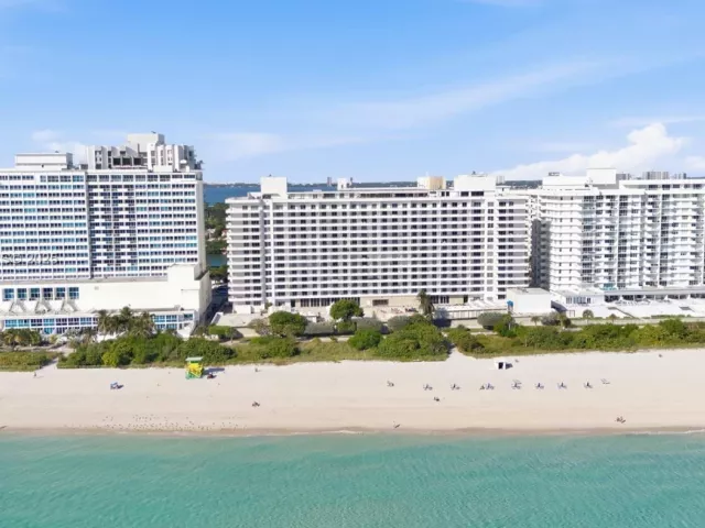 2-bedroom condo for sale in Miami Beach - 5555 Collins Ave 12N - MondialRealty