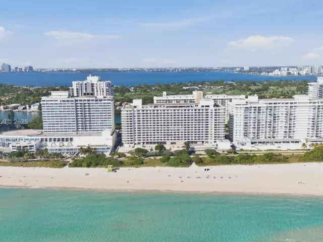2-bedroom condo for sale in Miami Beach - 5555 Collins Ave 12N - MondialRealty