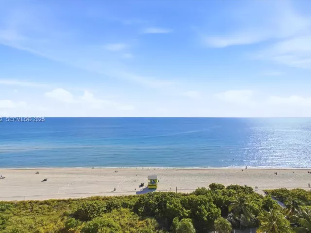 2-bedroom condo for sale in Miami Beach - 5555 Collins Ave 12N - MondialRealty