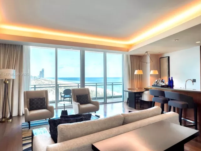 1-bedroom condo for sale in Bal Harbour - 10295 Collins Ave. 1014 - MondialRealty