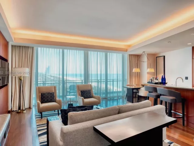 1-bedroom condo for sale in Bal Harbour - 10295 Collins Ave. 1014 - MondialRealty