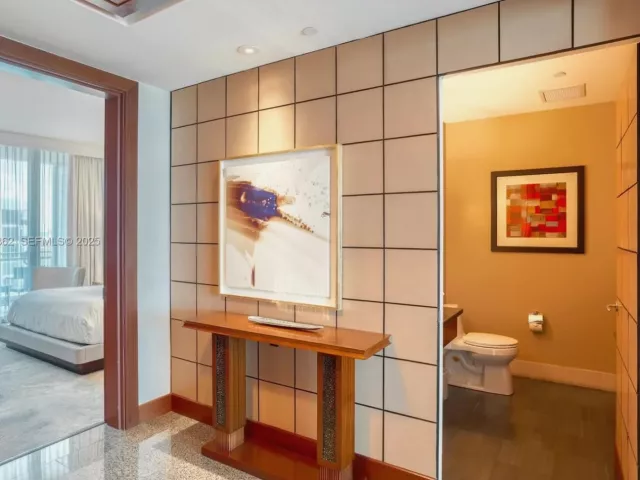 1-bedroom condo for sale in Bal Harbour - 10295 Collins Ave. 1014 - MondialRealty