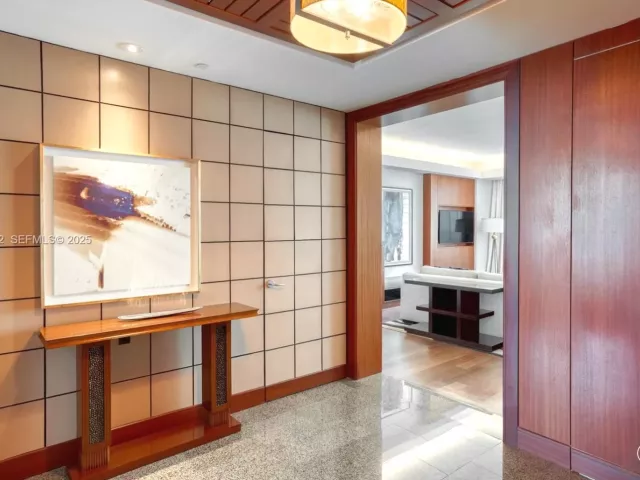 1-bedroom condo for sale in Bal Harbour - 10295 Collins Ave. 1014 - MondialRealty
